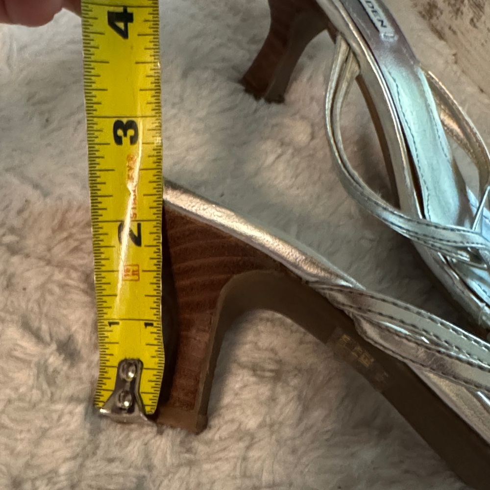 Steve Madden Silver Sandals Modern Minimalist Design - Picture 5 of 5
